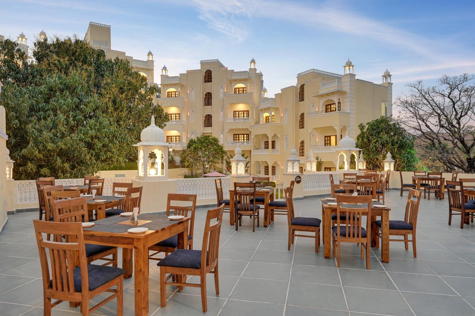 The Everest Hill Resort Кумбалгарх Екстериор снимка