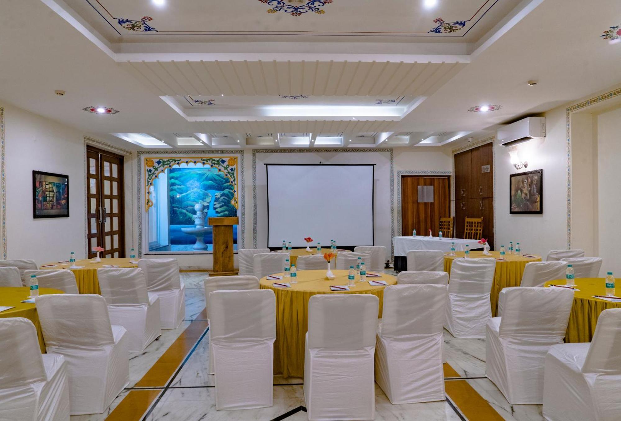 The Everest Hill Resort Кумбалгарх Екстериор снимка